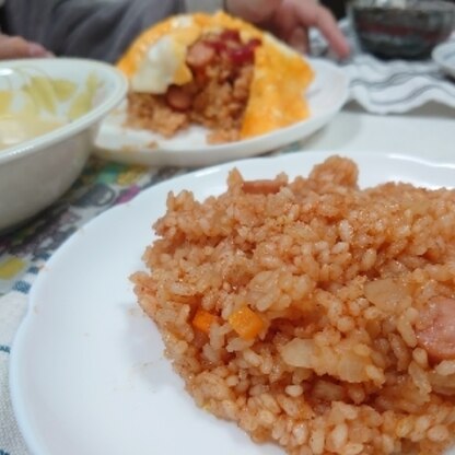 鶏肉がなかったので、ウインナーで♪今回は何故か失敗してしまったのですが、スープを足して炊き直したところ美味しく復活❢主婦としての経験値が上がりましたw